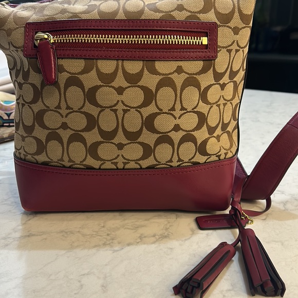 Coach adjustable strap bucket bag EUC! - Picture 11 of 17